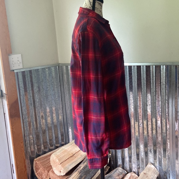 Woman’s Field and Stream Flannel - Picture 3 of 5